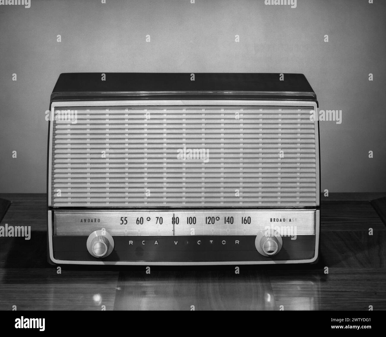 RCA Victor tabletop radio. AM/Standard Broadcast band only Stock Photo