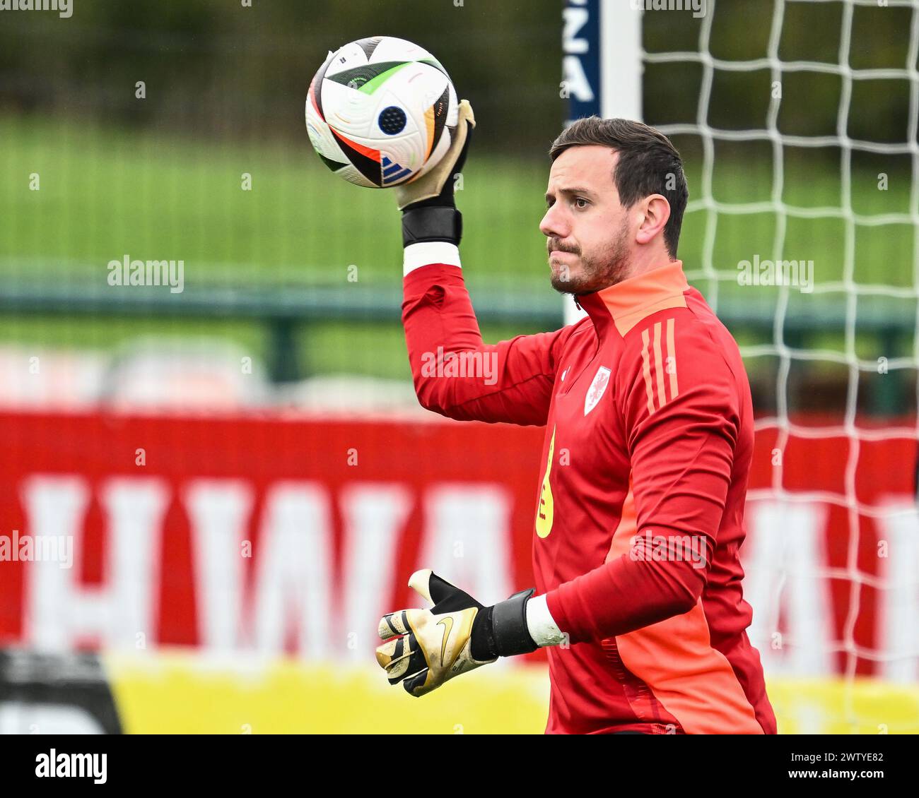 Danny Ward of Wales during warms up ahead of the Wales open training session at Vale Resort Training complex, Hensol, United Kingdom, 20th March 2024  (Photo by Craig Thomas/News Images) Stock Photo