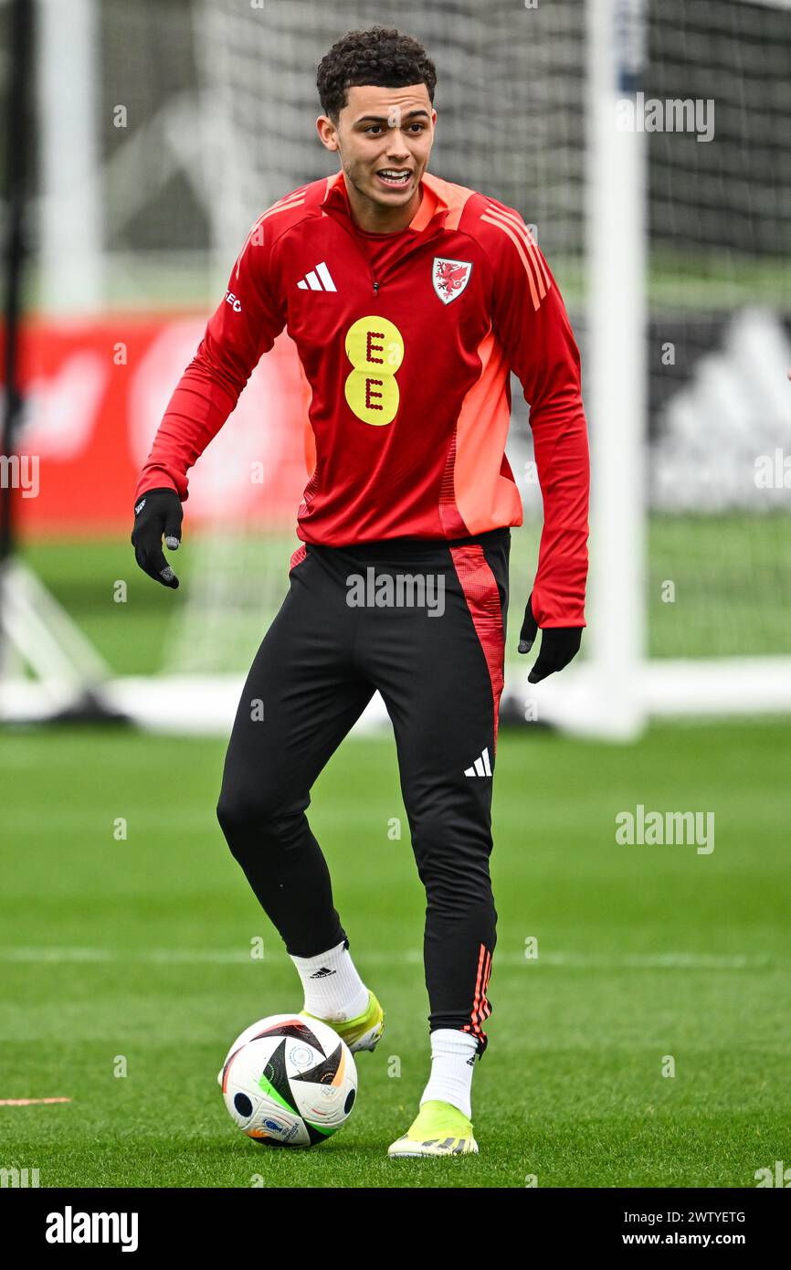 Brennan Johnson of Wales during warms up ahead of the Wales open training session at Vale Resort Training complex, Hensol, United Kingdom, 20th March 2024  (Photo by Craig Thomas/News Images) Stock Photo