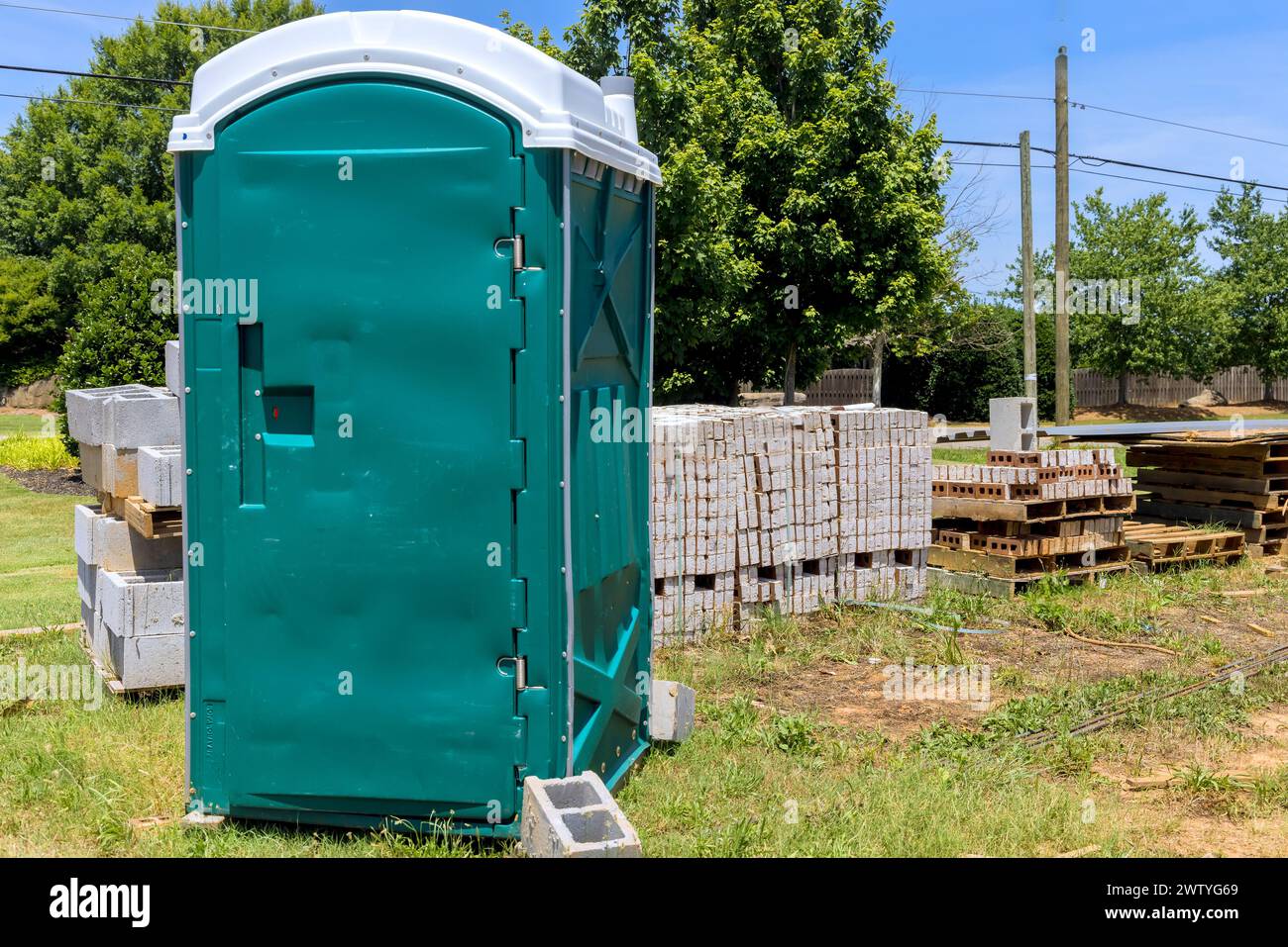 Portable outdoor portable toilet restrooms for construction workers