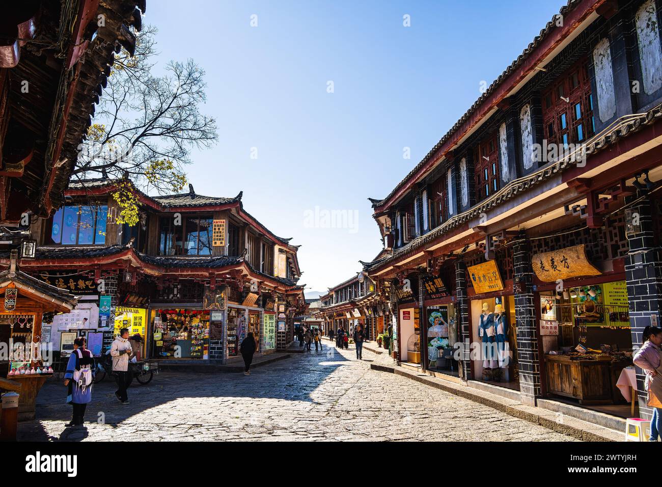 Lijiang old town night time hi-res stock photography and images - Alamy