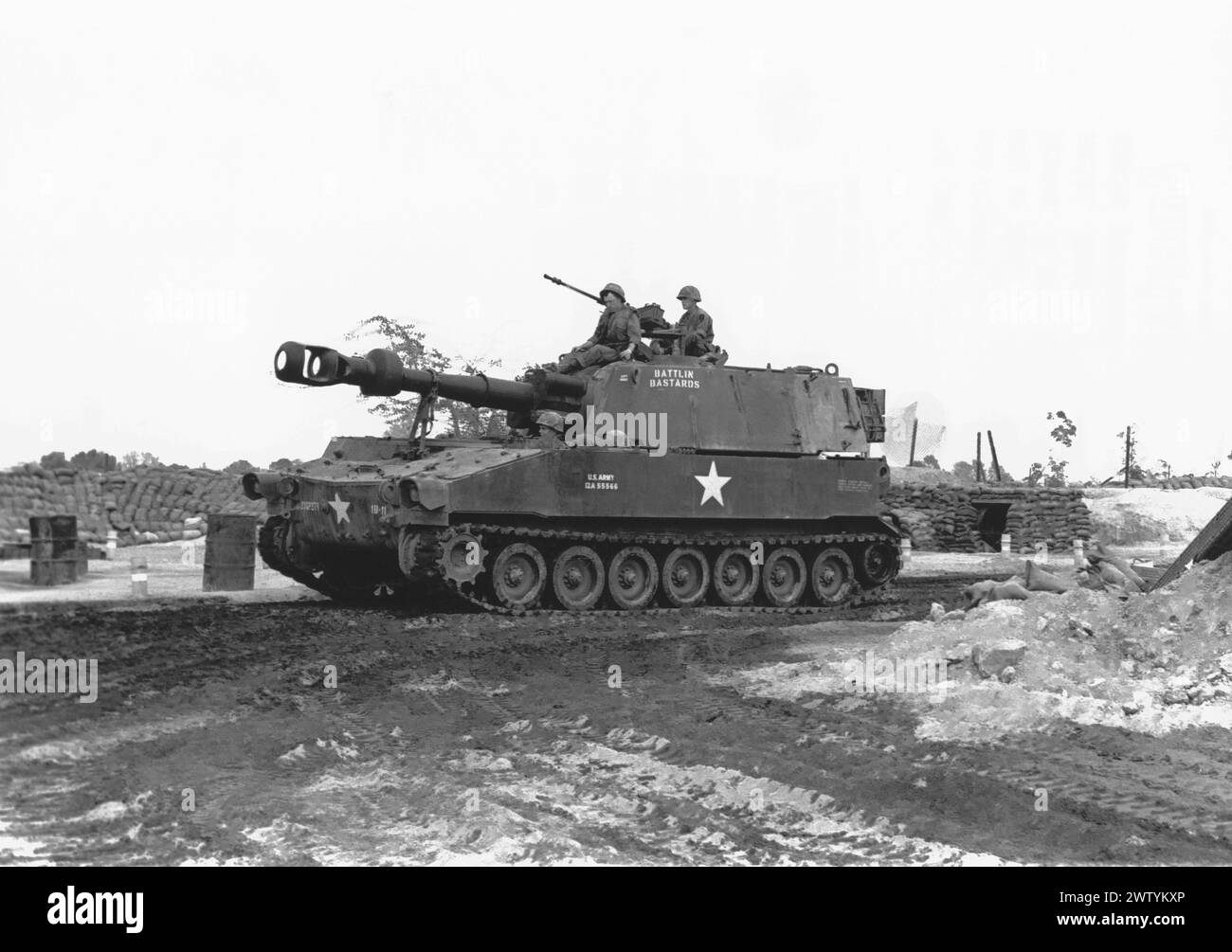 155mm Self propelled artillery piece from the 27th artillery, 25th infantry division, Fire Support Rawlings, 58 miles Northwest of Saigon in Vietnam Stock Photo
