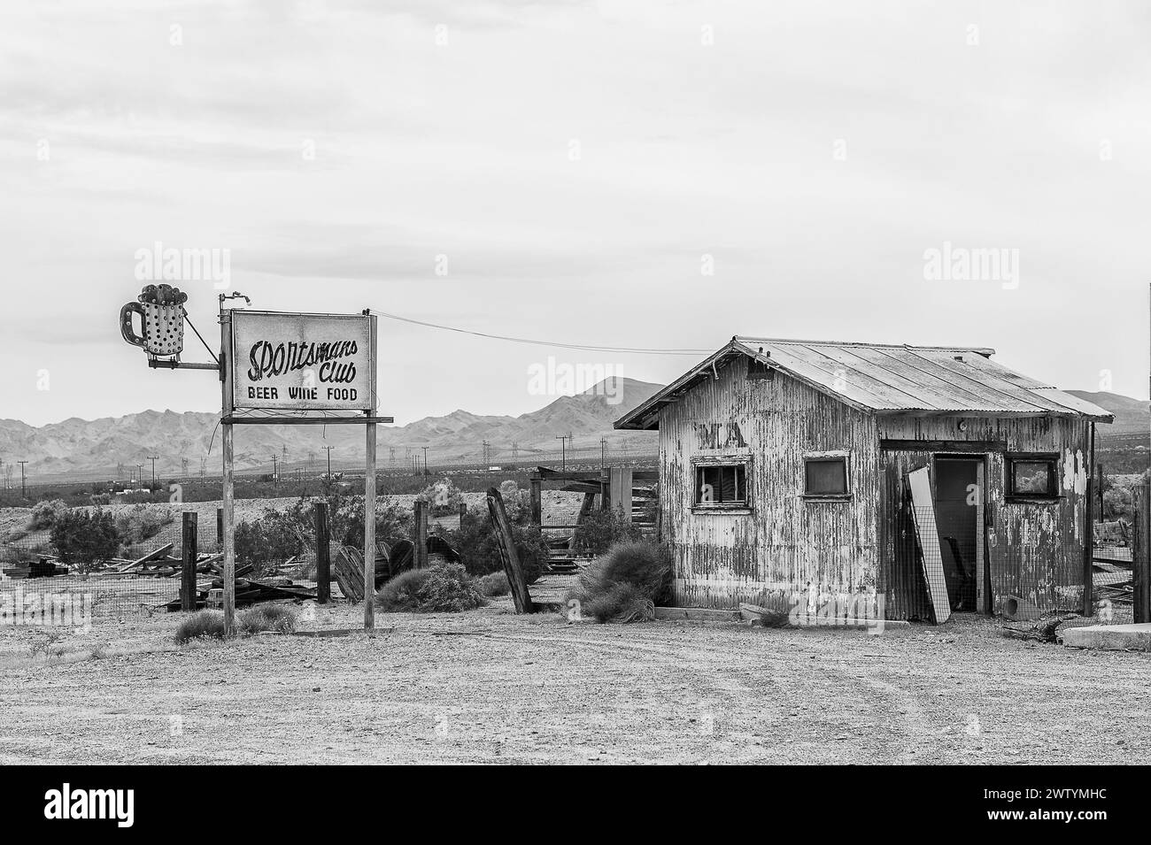 Abandoned Sportsman’s Club, Dagget, CA on historic US Route 66 in Mojave Desert Stock Photo