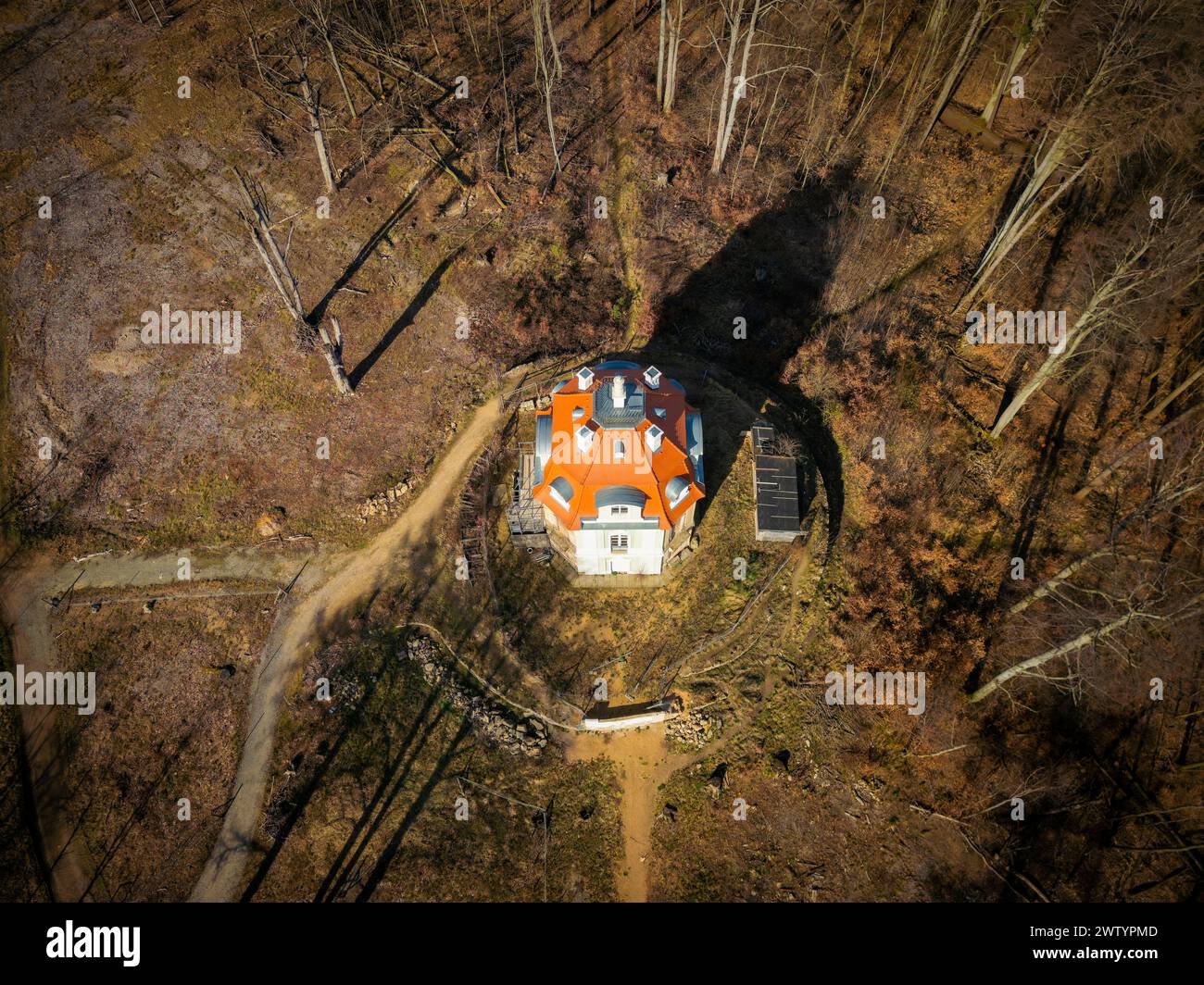 Hellhaus Das Hellhaus wurde 1787 auf einem Hügel für den Kurfürsten