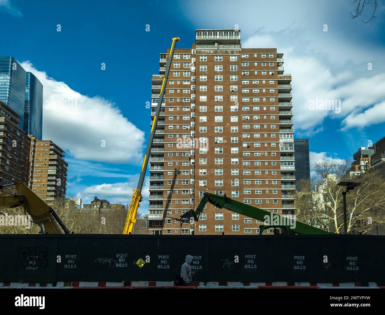 Construction for an apartment building in Chelsea in New York on Tuesday, March 19, 2024. (© Richard B. Levine) Stock Photo
