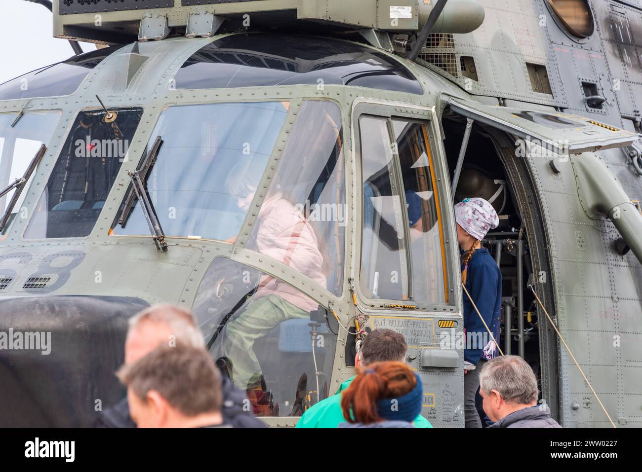 Kiel, 20.03.2024, Marinehubschrauber Sea King Mk41 besuchen Kiel und verabschieden sich auf dem MfG 5 Gelände zum 50. Jahrestag bevor sie mit 4 weiteren Sea King als Militärhilfe in die Ukraine gebracht werden. *** Kiel, 20 03 2024, Marine helicopters Sea King Mk41 visit Kiel and say goodbye at the MfG 5 site for the 50th anniversary before they are taken to Ukraine with 4 other Sea King as military aid Stock Photo