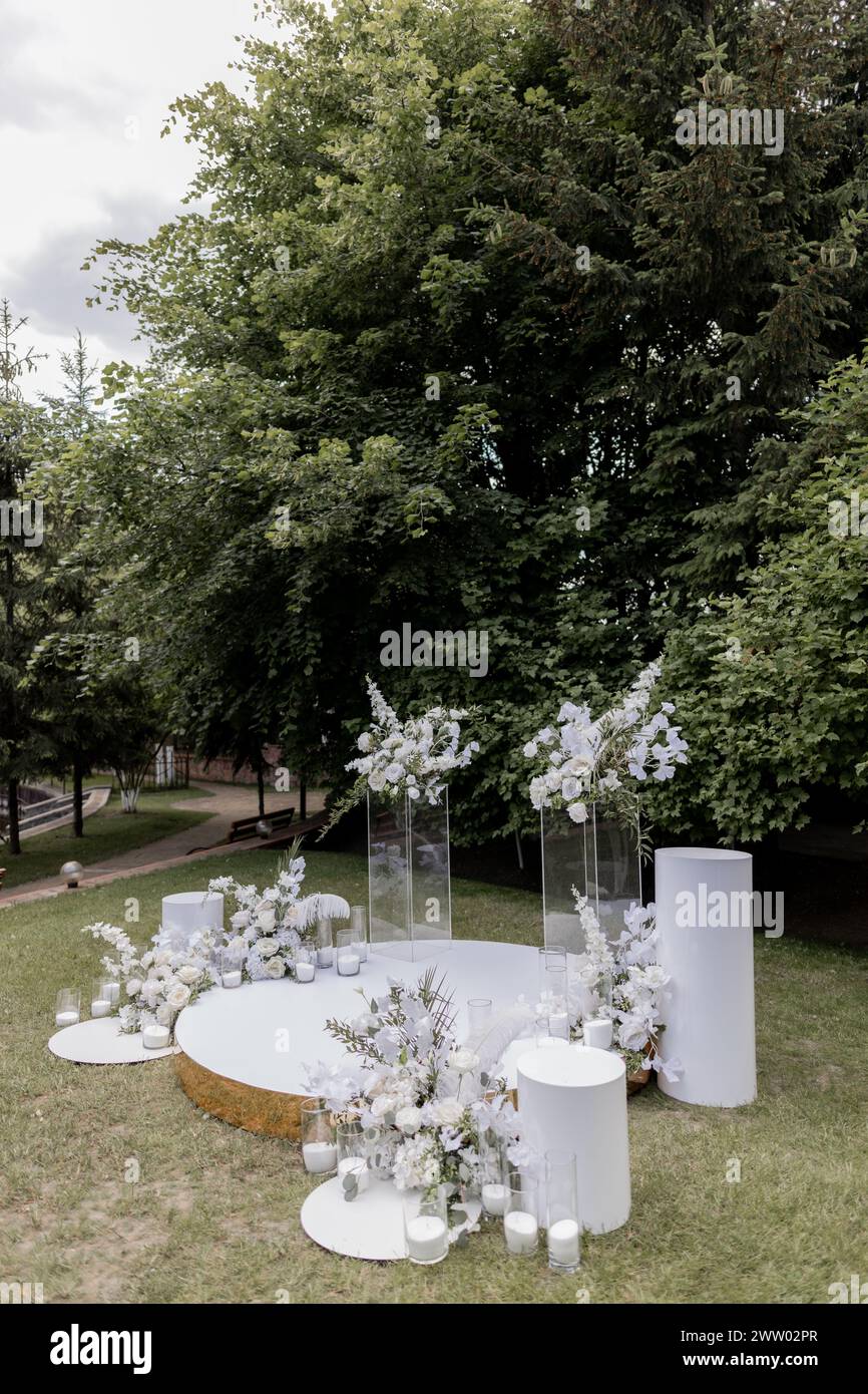 Wedding arch ceremony white chairs hi-res stock photography and images ...