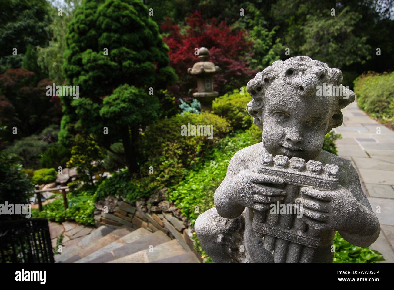 A garden statue in a formal setting Stock Photo - Alamy