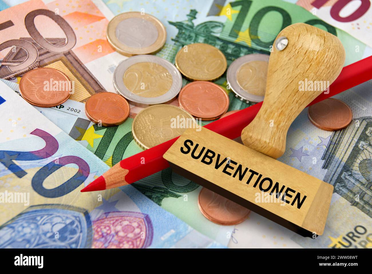 Deutscher Stempel mit Subventionen und Euro Geldscheine Stock Photo