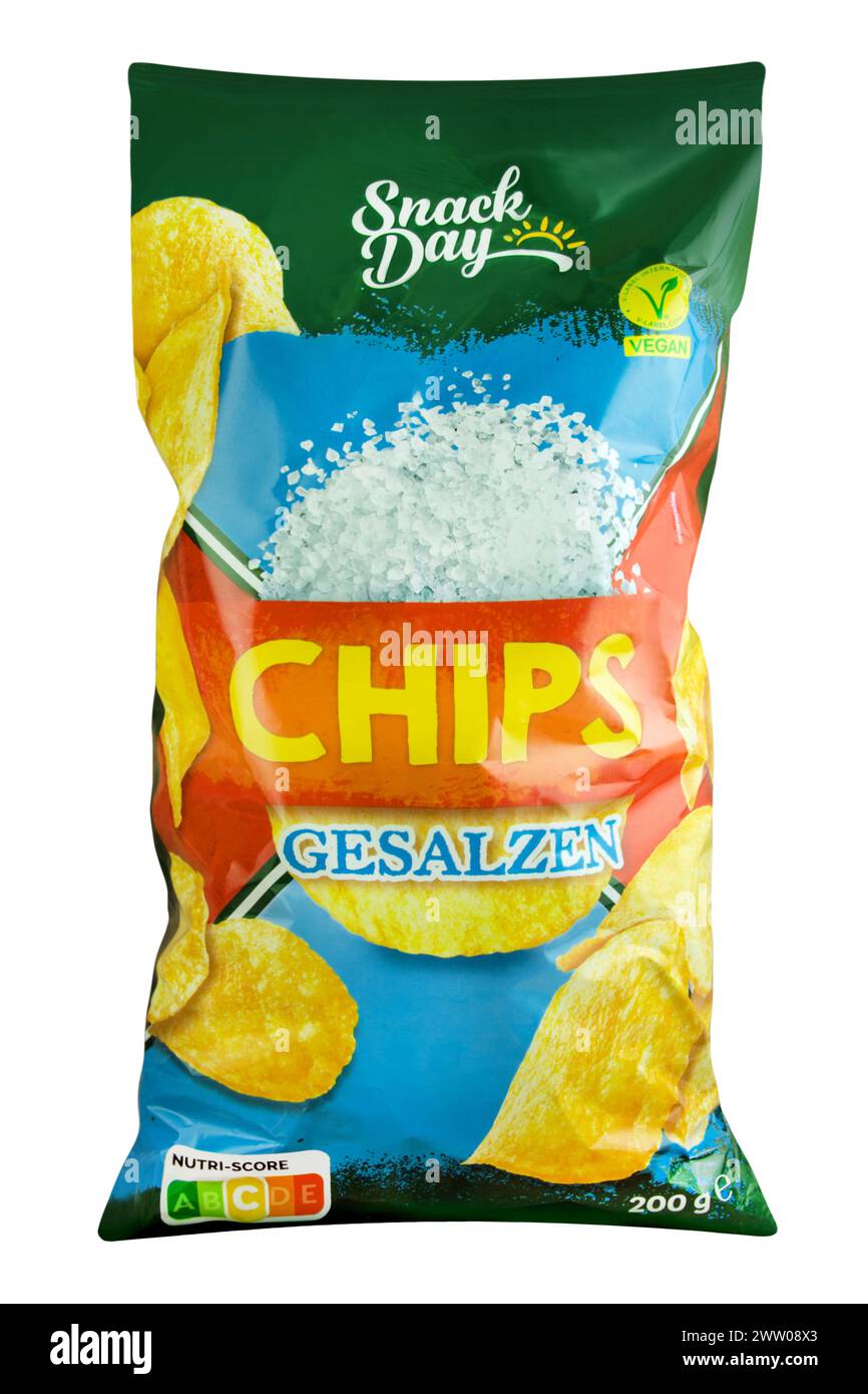 Chips gesalzen von Snack Day Hintergrund weiss Stock Photo