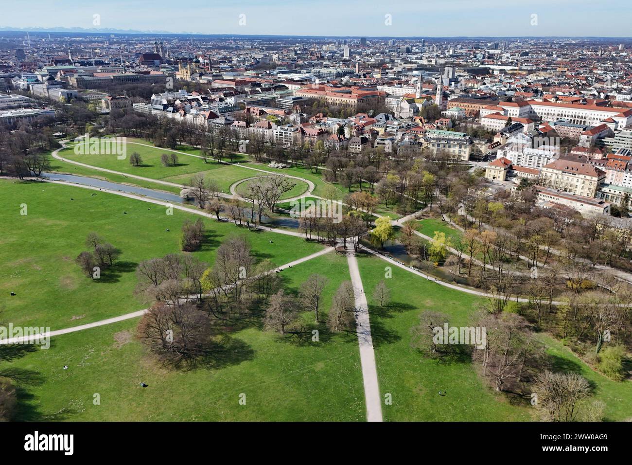 Stadt Muenchen,Englischer Garten und der Stadtteil Schwabing. *** City