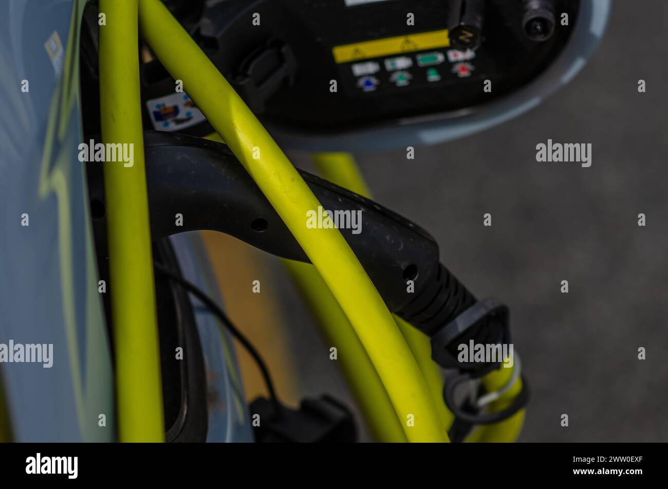 Car electric, ricarica, cable and power supply door. the energy