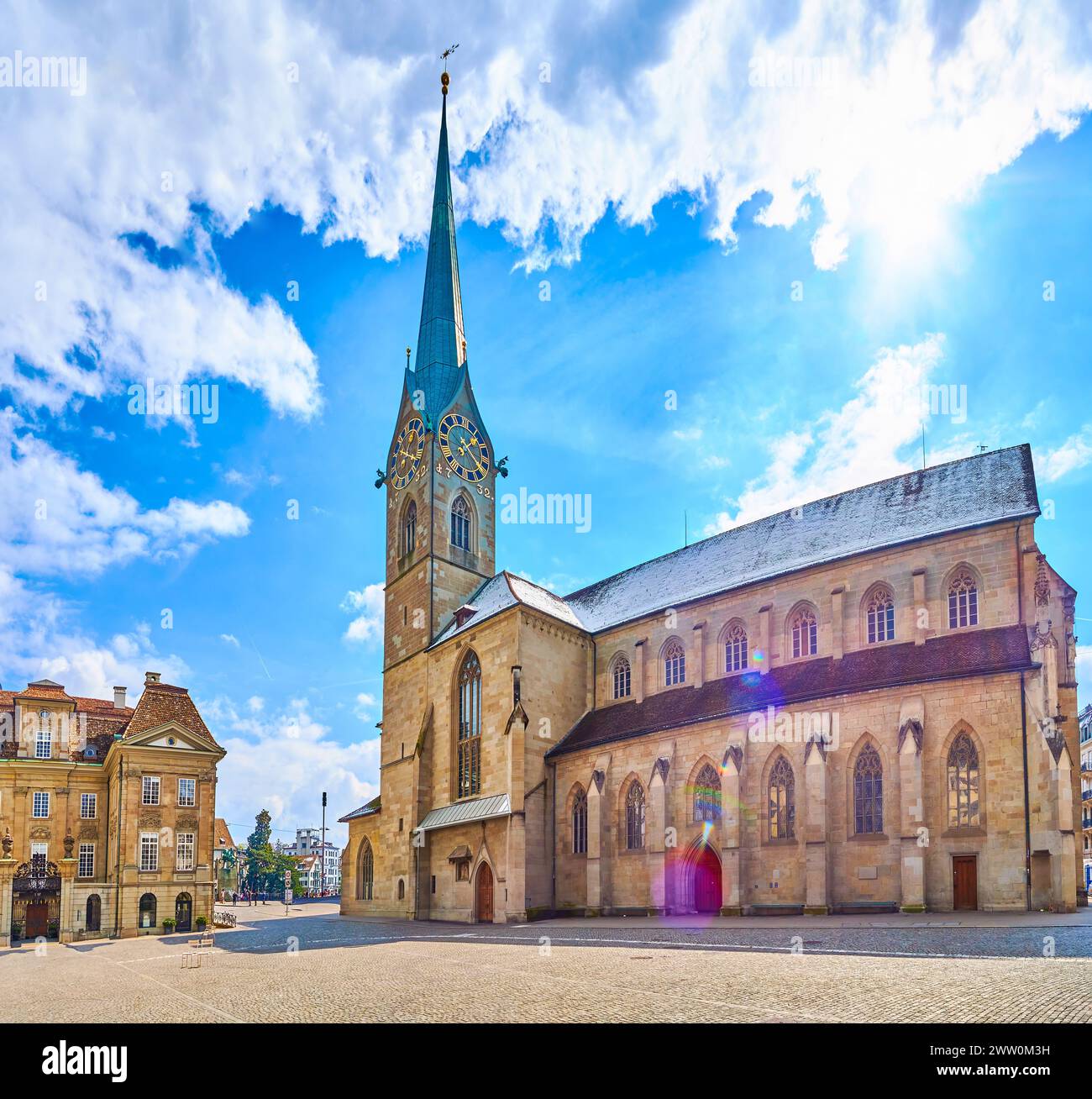 Munsterhof square with stunning Fraumunster church, Altstadt in Zurich, Switzerland Stock Photo