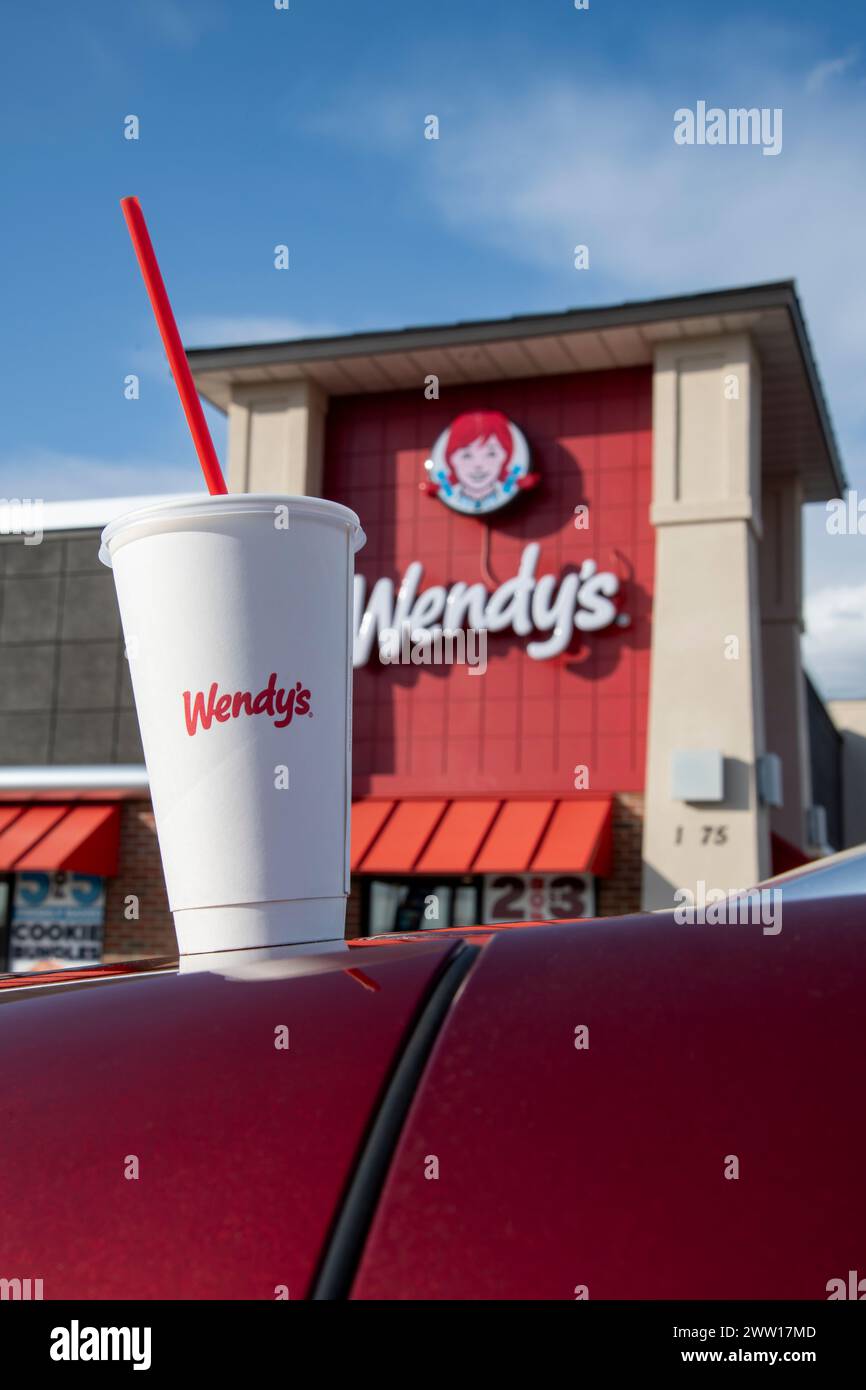Maplewood, Minnesota. Wendy's. fast food chain. Exterior of building