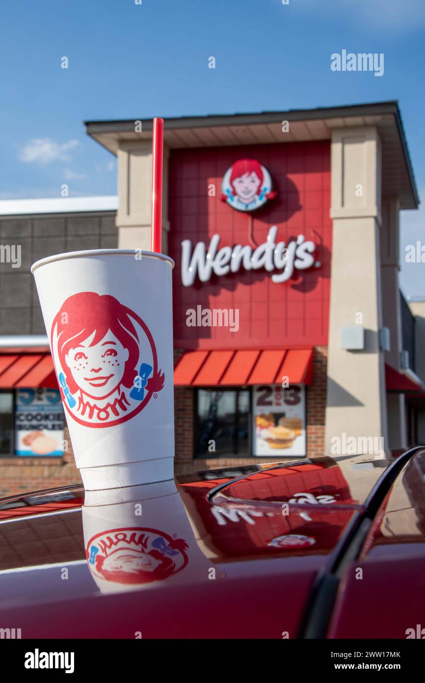 Maplewood, Minnesota. Wendy's. fast food chain. Exterior of building