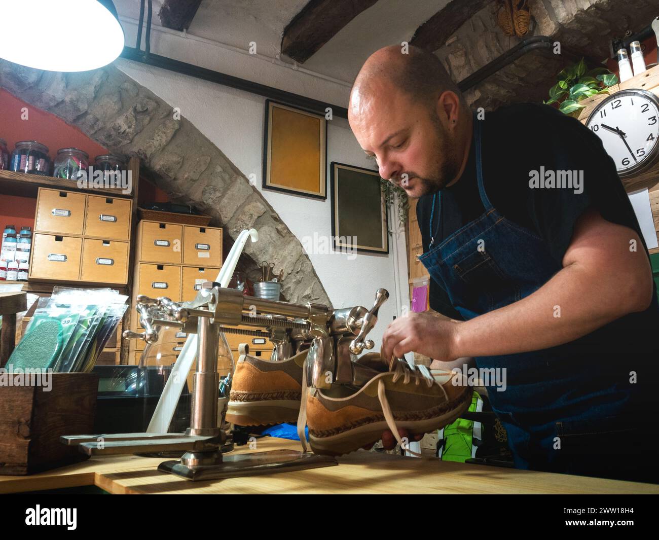 Shoemaker workplace hi-res stock photography and images - Alamy