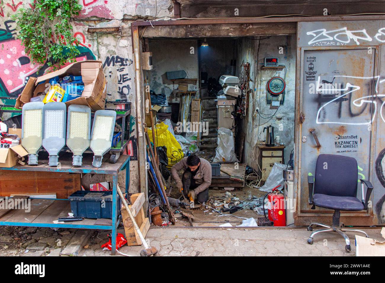 A man in Istanbul works in his workshop in the backstreets of Istanbul old town, Turkey Stock Photo