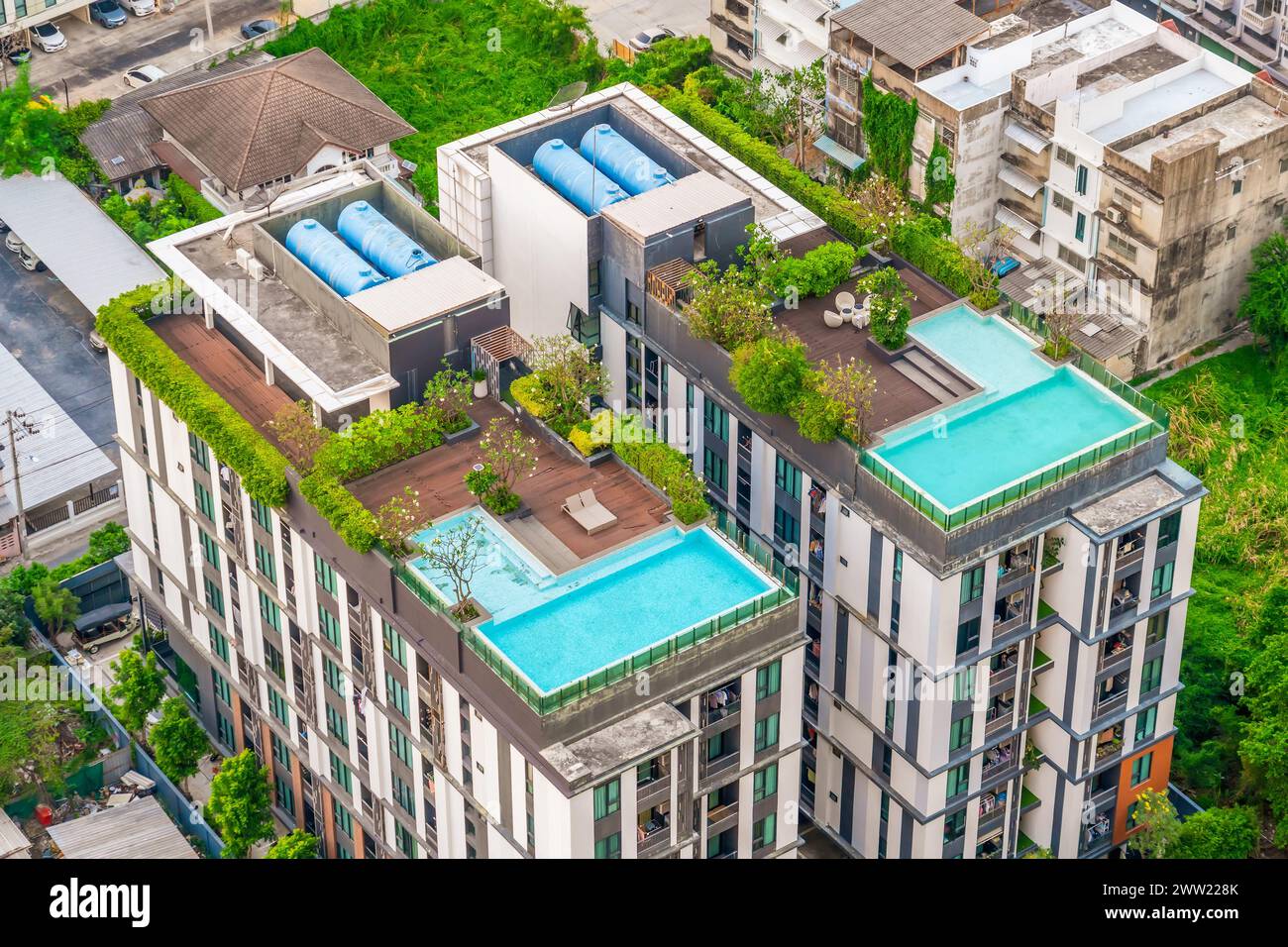Image showcasing Luxury house rooftop swimming pool hi-res stock photography and images ...