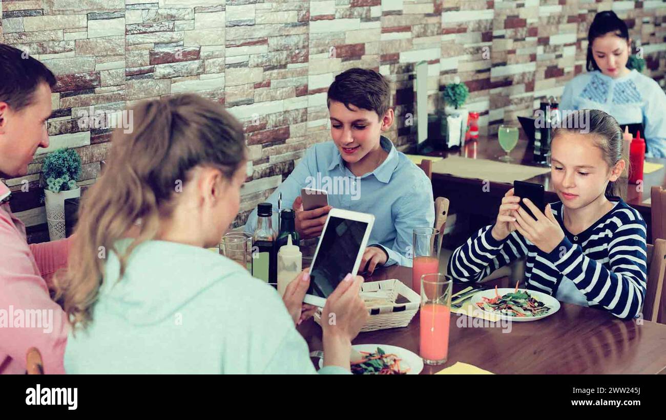 Iphones products hi-res stock photography and images - Alamy