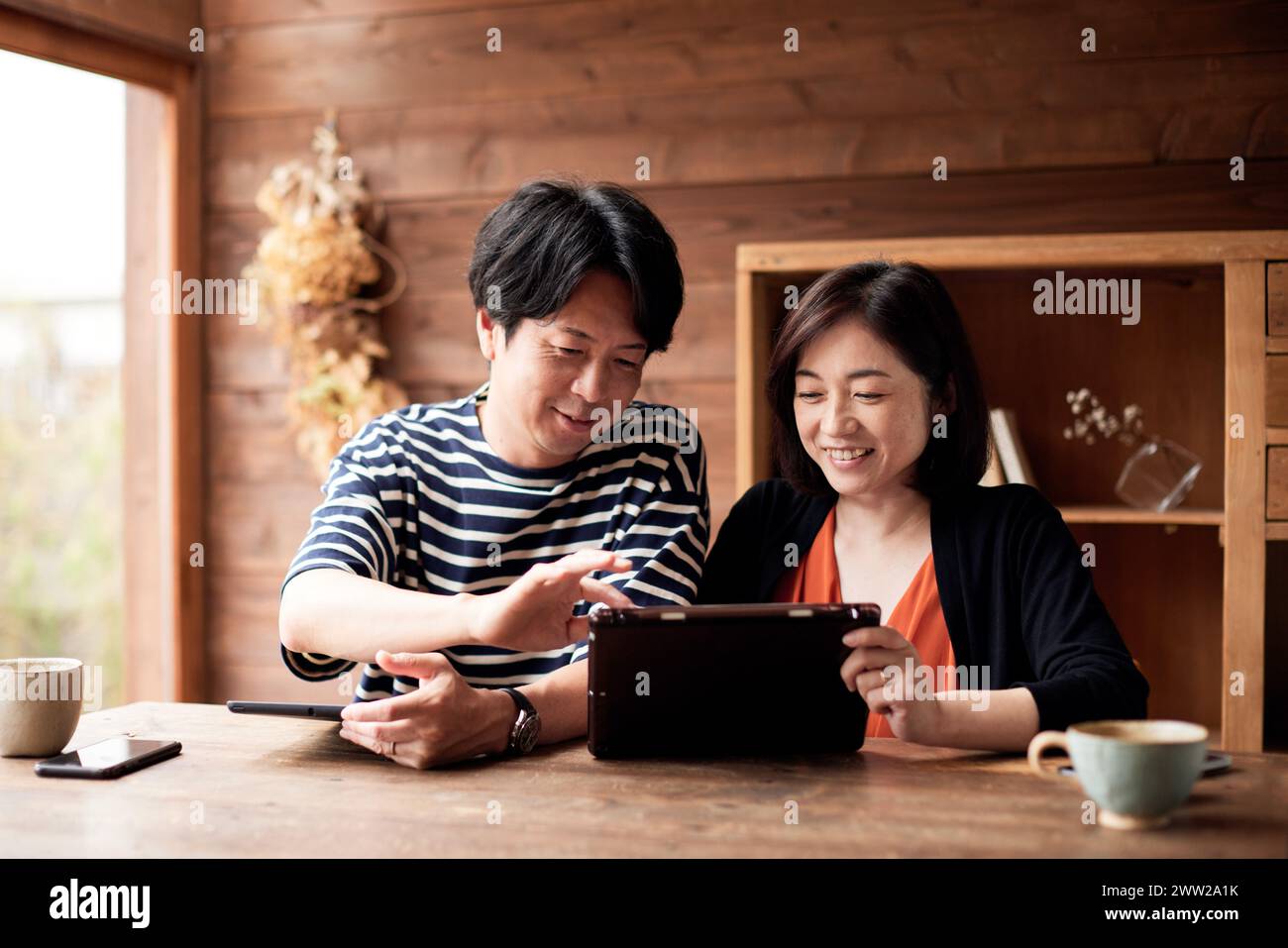 Middle aged couple at home asian hi-res stock photography and images ...