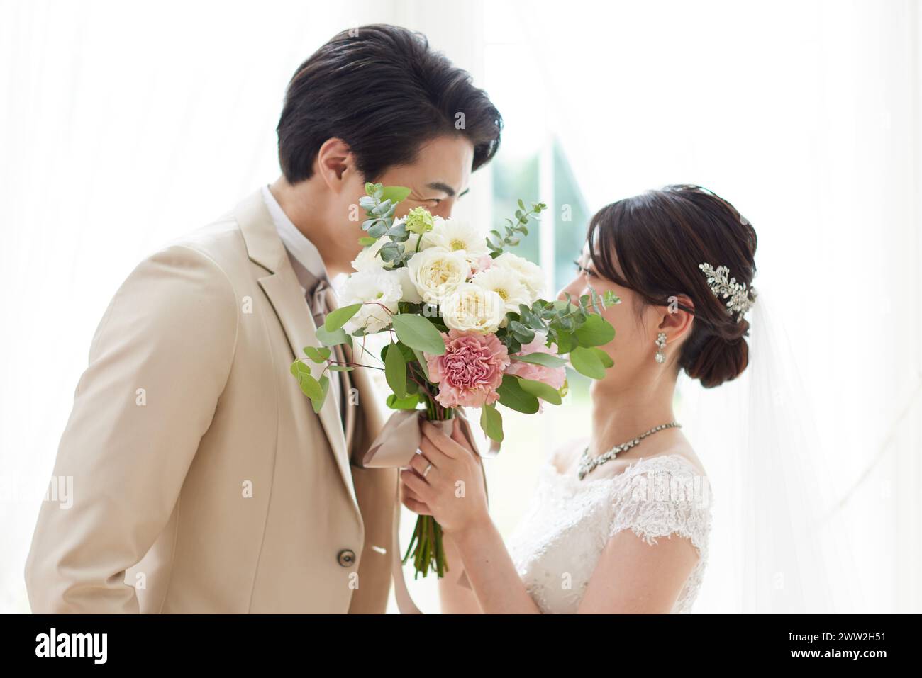 Happy young asian couple holding hi-res stock photography and images ...