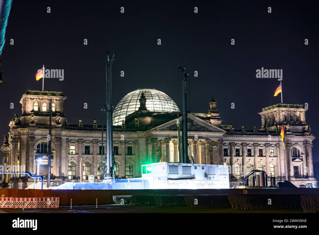 Der Reichstag, Bundestag - Baustelle, am Abend - Lichter der Grossstadt  Berlinbilder - Strassen - Aufnahmen  24.02. 2024, Foto: Uwe Koch/HMB Media/Al Stock Photo