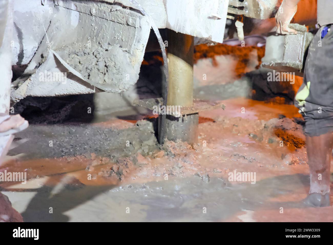 Drilling rig night hi-res stock photography and images - Alamy