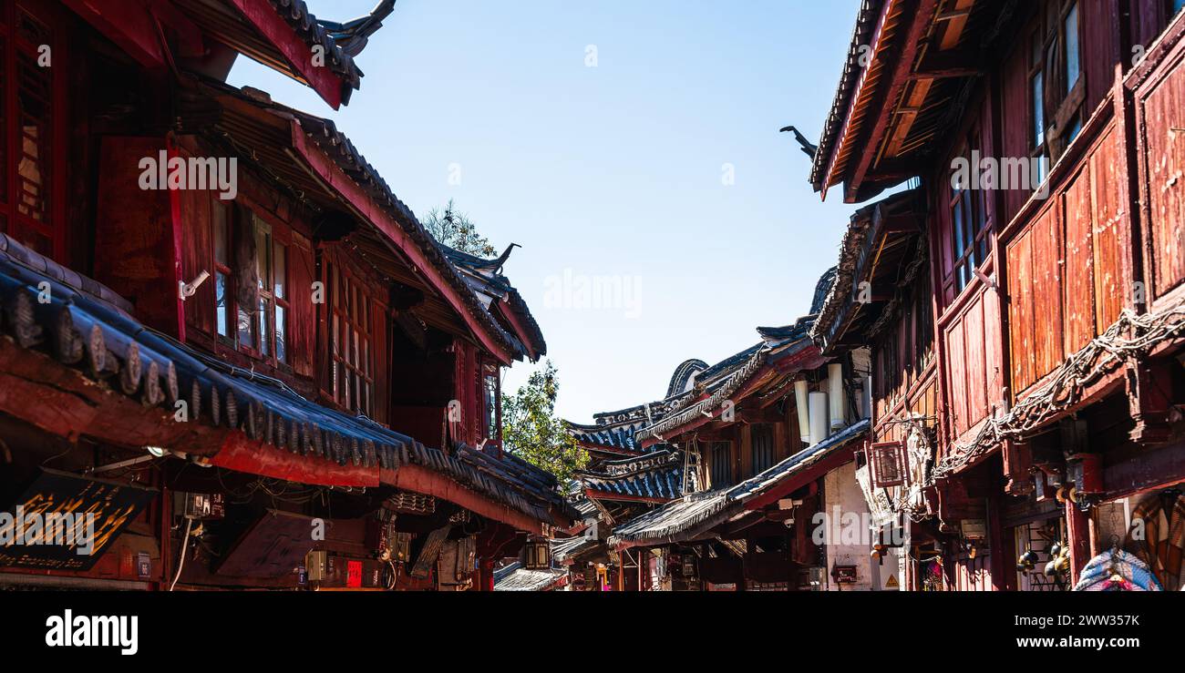 Street lanterns in lijiang hi-res stock photography and images - Alamy