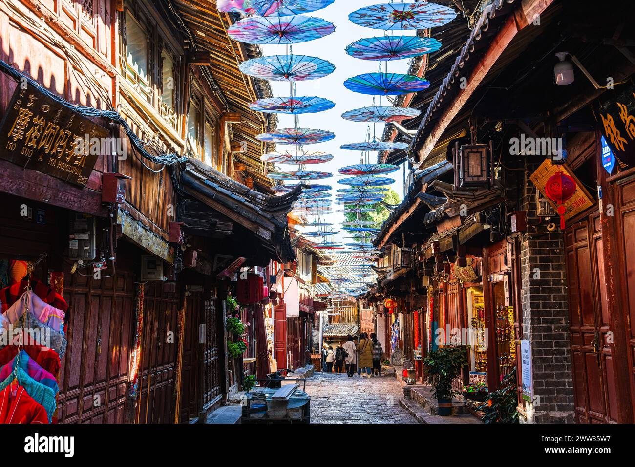 Lijiang old town night time hi-res stock photography and images - Alamy