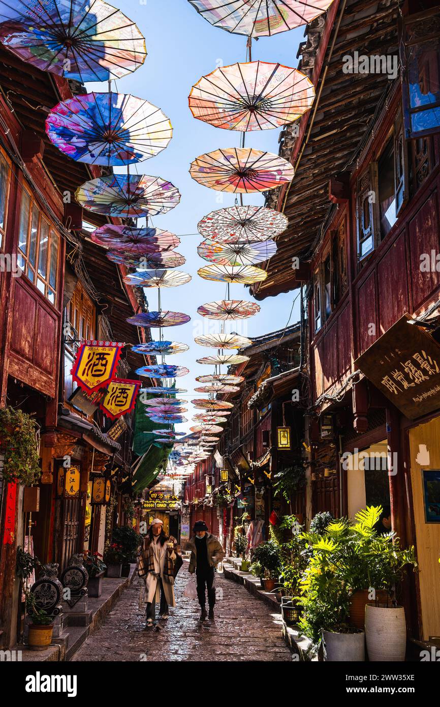 Street lanterns in lijiang hi-res stock photography and images - Alamy