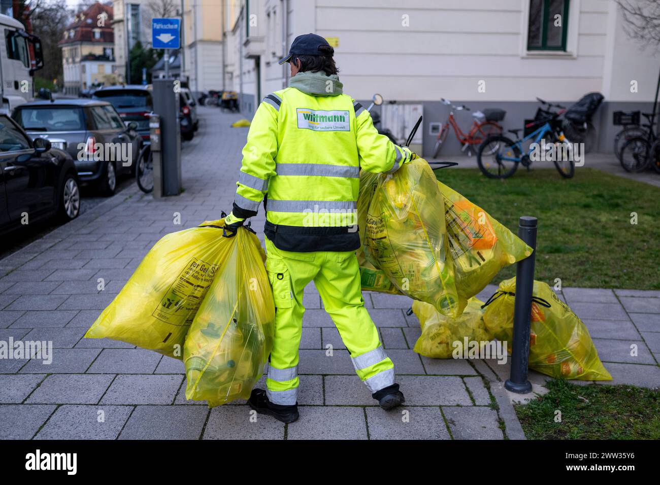 Munich, Germany. 21st Mar, 2024. An employee of the waste disposal