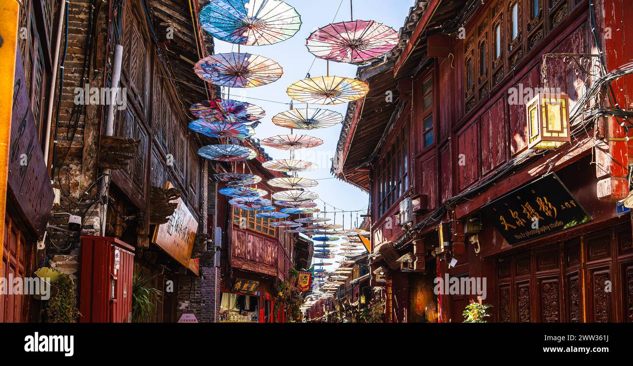 Lijiang old town night time hi-res stock photography and images - Alamy
