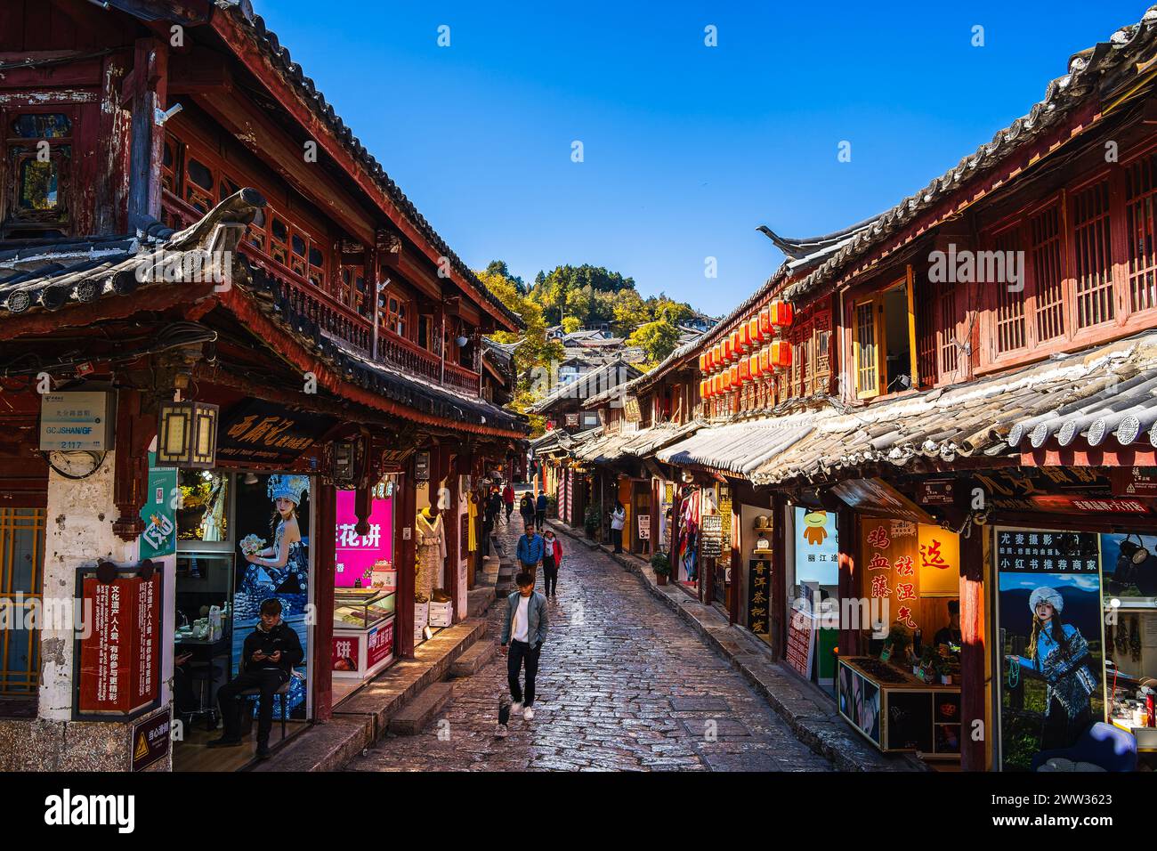 Lijiang old town night time hi-res stock photography and images - Alamy