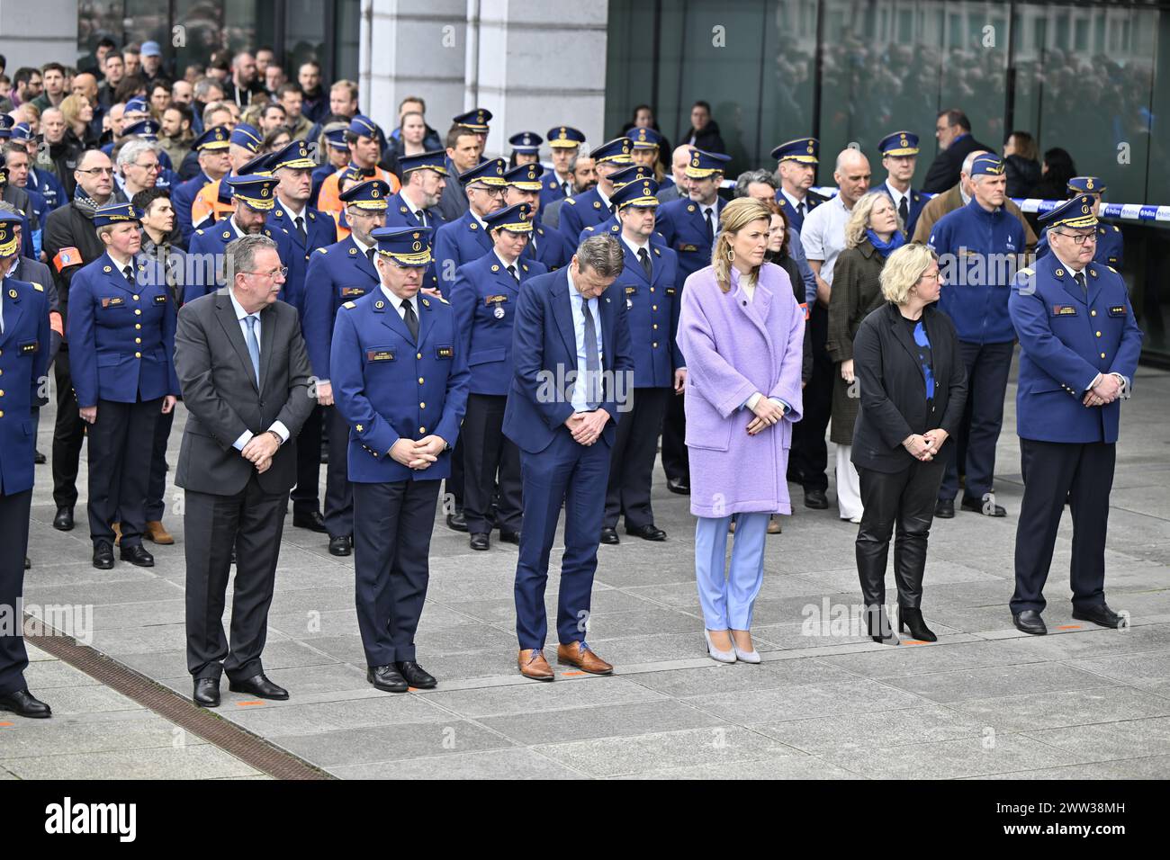 Brussels region Minister-President Rudi Vervoort, Minister of Justice Paul Van Tigchelt, Interior Minister Annelies Verlinden and several police pictured during a ceremony with a minute of silence for the policeman killed on Monday during a police operation in Lodelinsart, organised in the garden of the headquarters of the Federal Police, in Brussels, . On Monday a 36-year-old special forces agent was shot and killed during a house search in Lodelinsart, Charleroi. Two other policemen were injured, the suspect died later the same day. BELGA PHOTO ERIC LALMAND Stock Photo