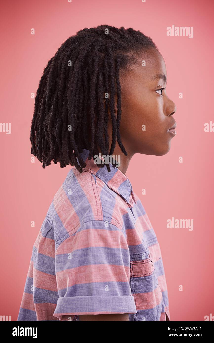 Profile of teen boy hi-res stock photography and images - Alamy