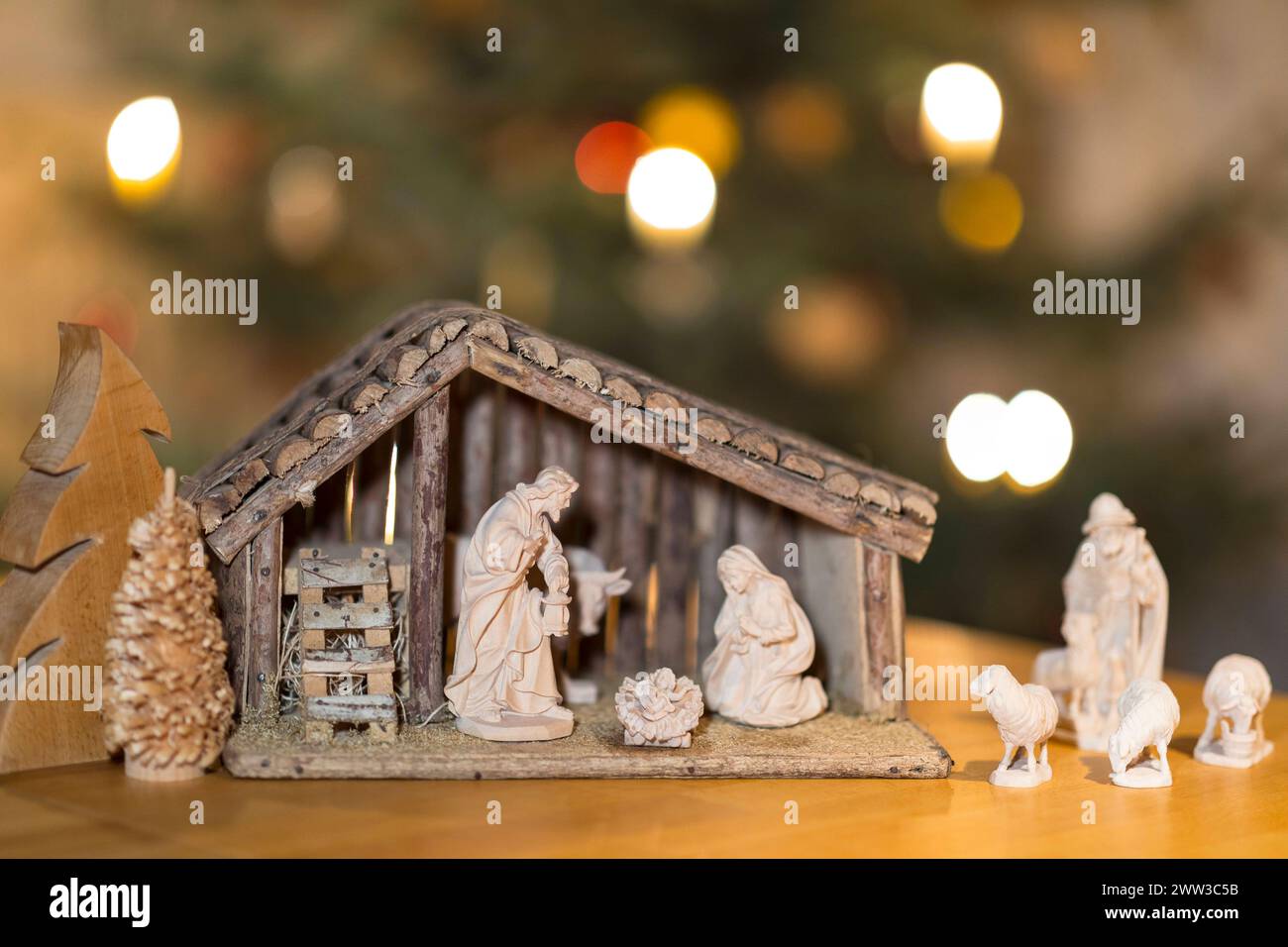 Krippe figur hi-res stock photography and images - Alamy, image size:1300x956