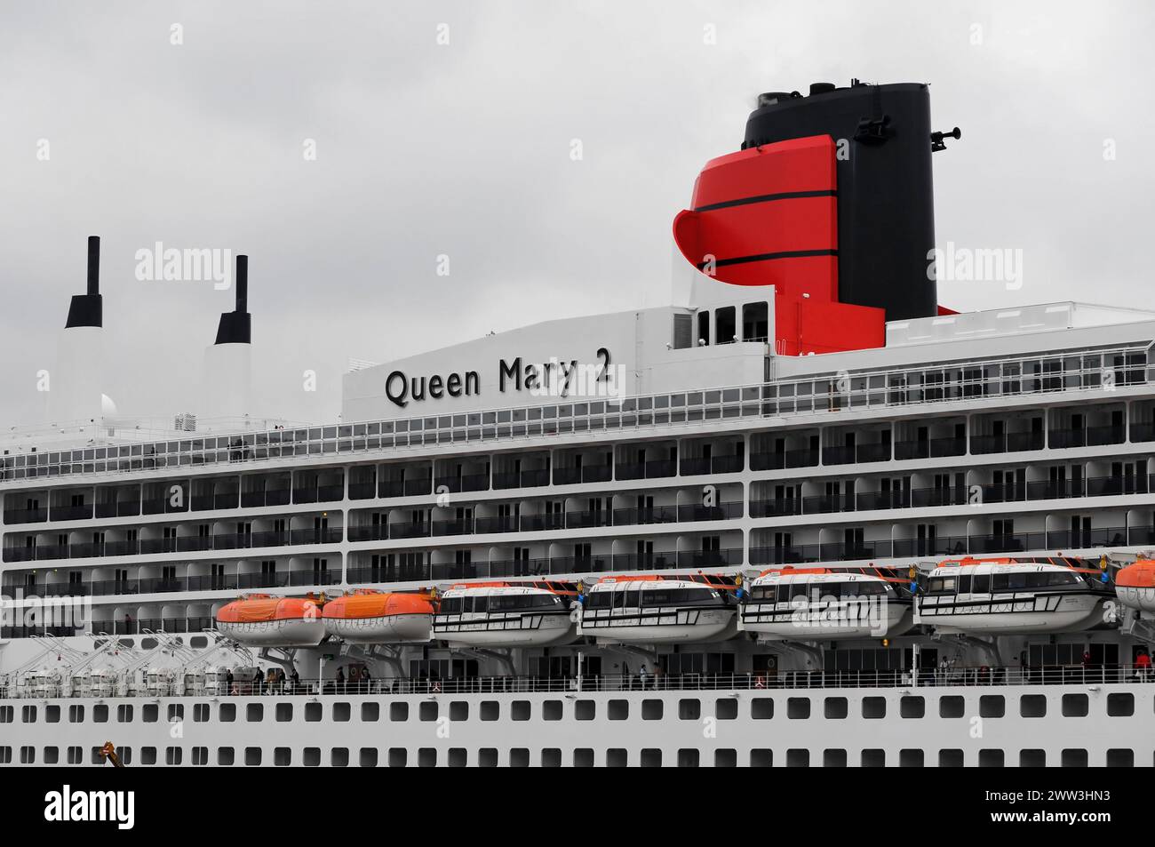 Side view of the Queen Mary 2 with funnel and lifeboats, Hamburg, Hanseatic City of Hamburg, Germany Stock Photo