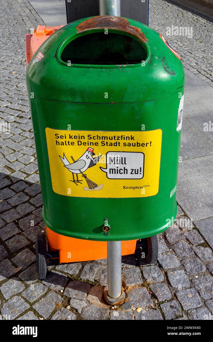 Rubbish bin labelled -Muell mich zu-, Kempten, Allgaeu, Bavaria, Germany Stock Photo