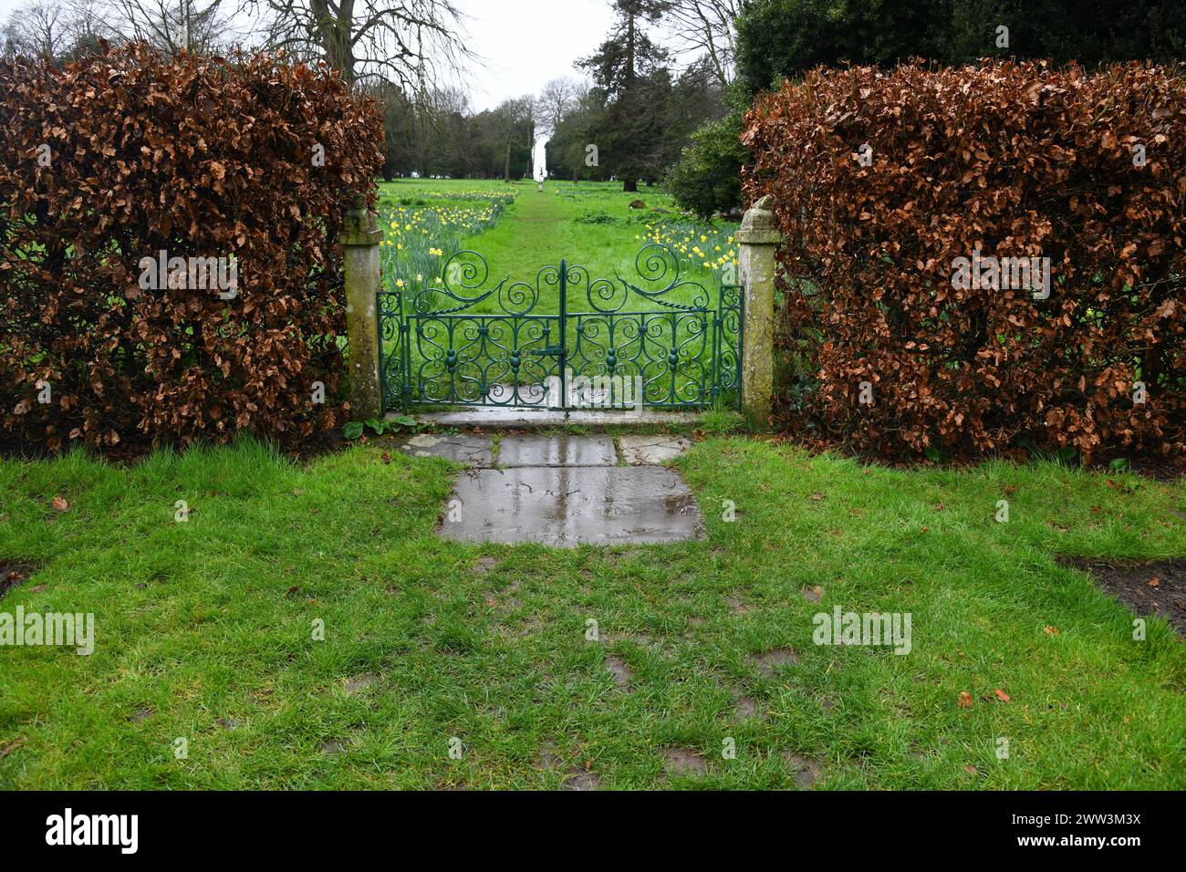 Queen mother water feature hires stock photography and images Alamy