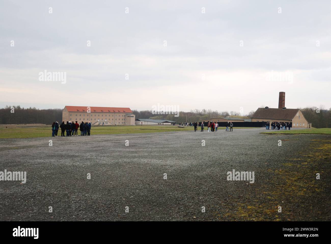 Gedenkstaette Buchenwald Weimar NUR FUER REDAKTIONELLE ZWECKE 21.03.2024, Weimar, Gedenkstaete Buchenwald, Pressegespraech, neue Ergebnisse forensischer Gutachten mit mikroskopischen und Erbgutuntersuchungen menschlicher Ueberreste beweisen die SS-Verbrechen in Buchenwald - hier hat die SS Produkte aus menschlicher, vorzugsweise taetowierter Haut von Leichen der Haeftlinge hergestellt Kriminalbiologe Dr.Mark Benecke nimmt derzeit die Untersuchungen vor im Bild: Uebersicht auf einen Teil des Haeftlinslagers, rechts das Krematorium *** Buchenwald Memorial Weimar FOR EDITORIAL PURPOSES ONLY 21 03 Stock Photo