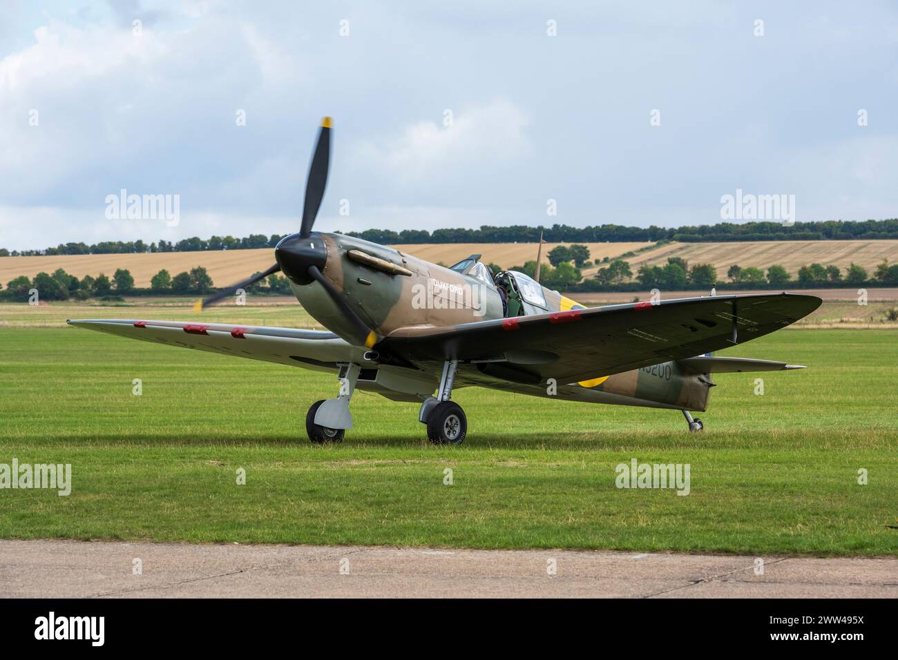 Supermarine Spitfire Mk 1a N3200 taxiing at Duxford Air Show 2022 ...