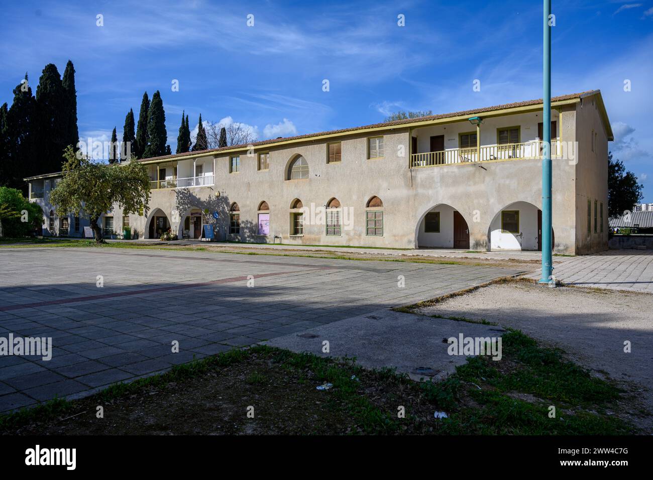 The Great Courtyard of Merhavia. Merhavia, the first Jewish settlement in the Jezreel Valley, In November 1910 did Jewish settlement at the site begin Stock Photo