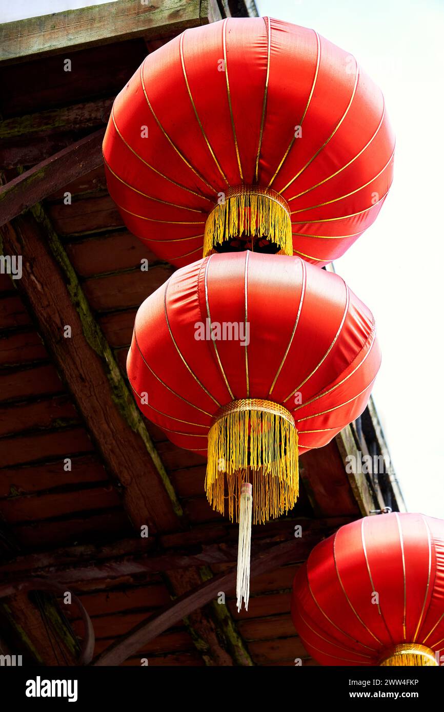 Chinese red lanterns hanging at a garden Stock Photo - Alamy