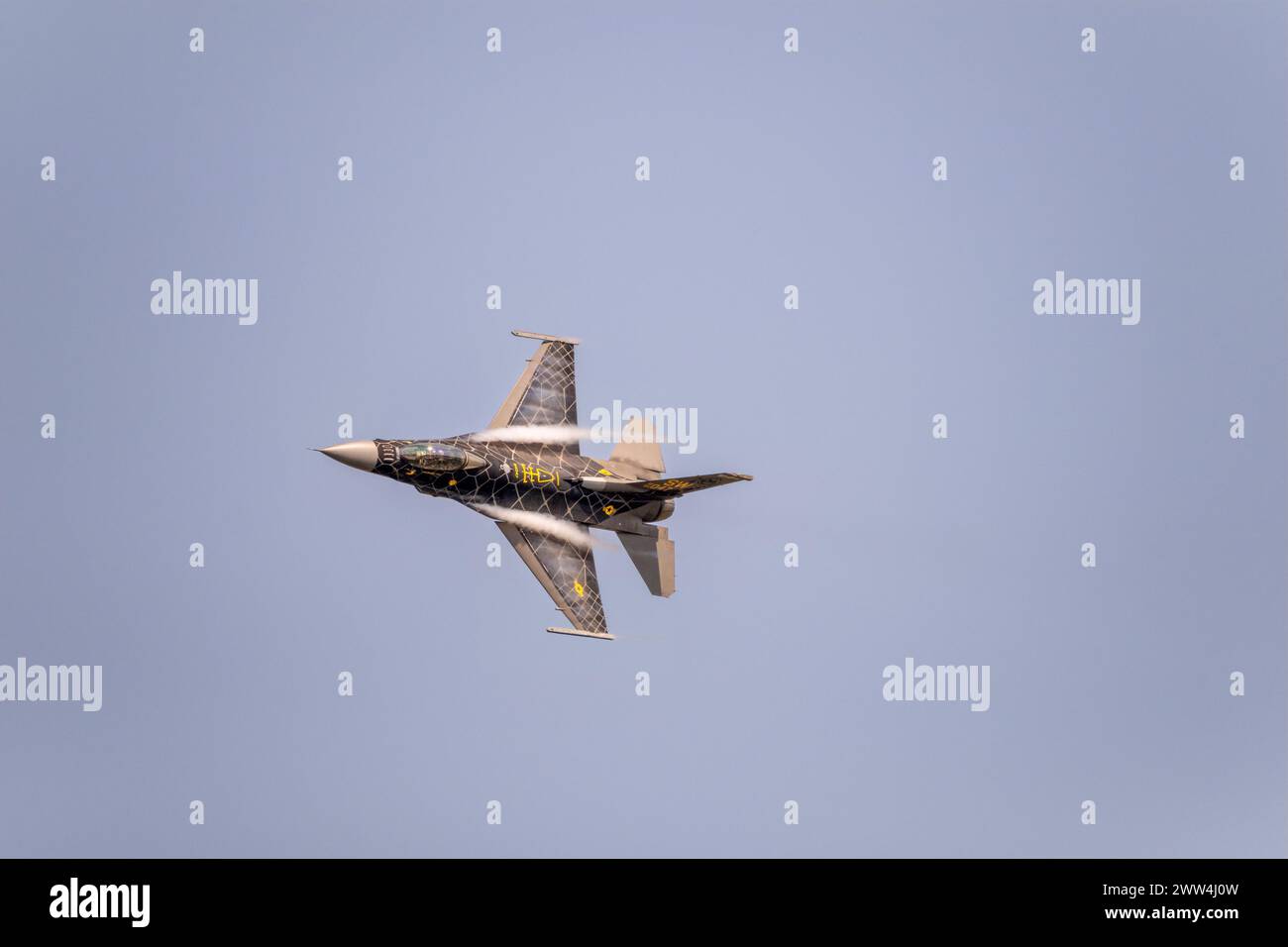 General Dynamics F-16 Fighting Falcon Stock Photo - Alamy