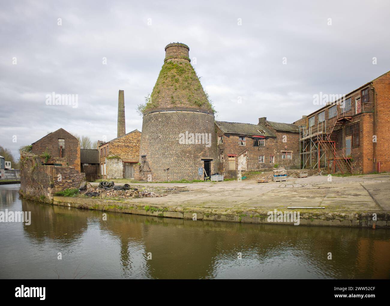 Bottle Kilns and derelict pottery buildings at Middleport and Longport ...