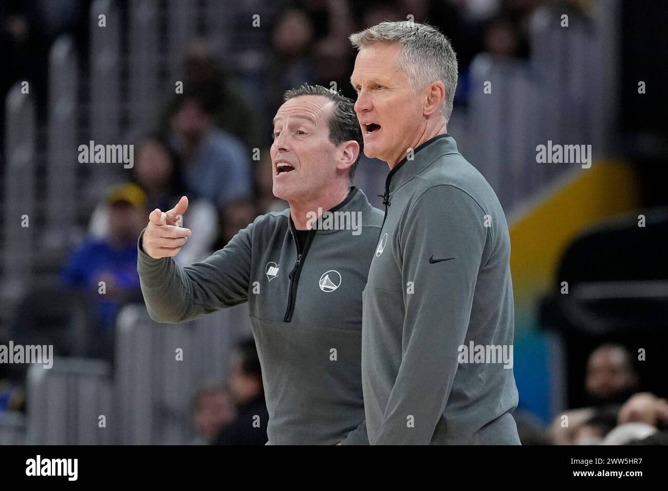 Golden State Warriors assistant coach Kenny Atkinson, left, and head