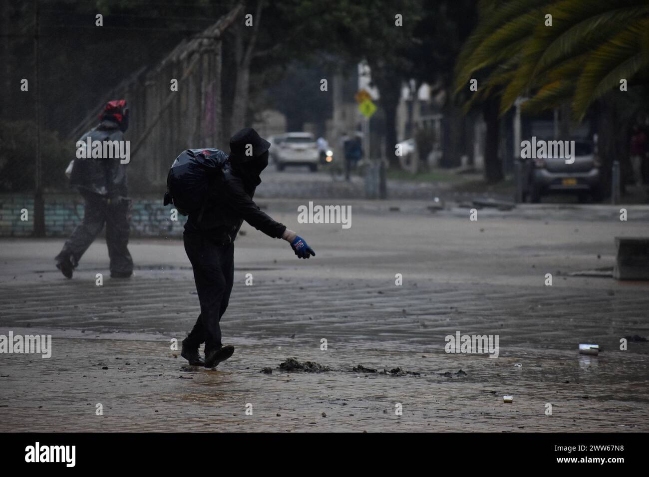Bogota, Colombia. 21st Mar, 2024. Demonstrators clash with Colombia's riot police 'UNDEMO' formerly known as (ESMAD) after Colombia's national univeristy assigned a new rector, in Bogota, March 21, 2024. Photo by: Cristian Bayona/Long Visual Press Credit: Long Visual Press/Alamy Live News Stock Photo
