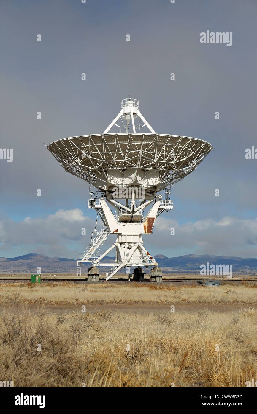 Radio telescope vertical - Very Large Array, New Mexico Stock Photo