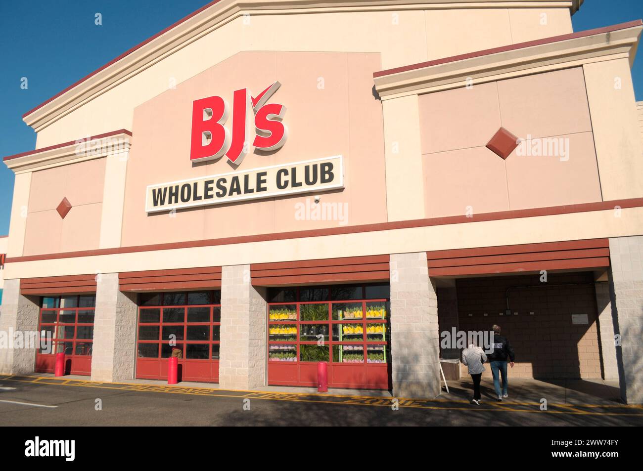 New York, United States. 21st Mar, 2024. A BJ's Wholesale Club store is seen in the neighborhood of Levittown in Nassau County, Long Island, New York. (Photo by Jimin Kim/SOPA Images/Sipa USA) Credit: Sipa USA/Alamy Live News Stock Photo