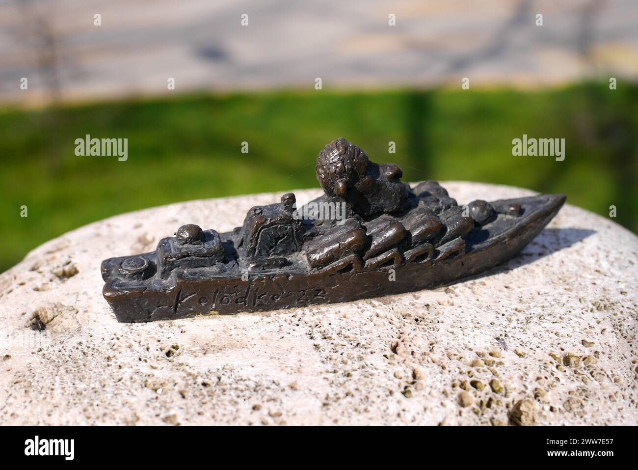 The Russian warship, with President Putin, a bronze mini statue by Hungarian Ukrainian sculptor Mihaly Kolodko, Moszkva sétány (embankment), Budapest, Hungary Stock Photo